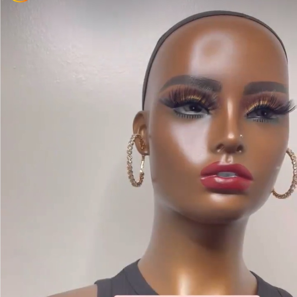 Custom make up maniquin made by Whitney Denise